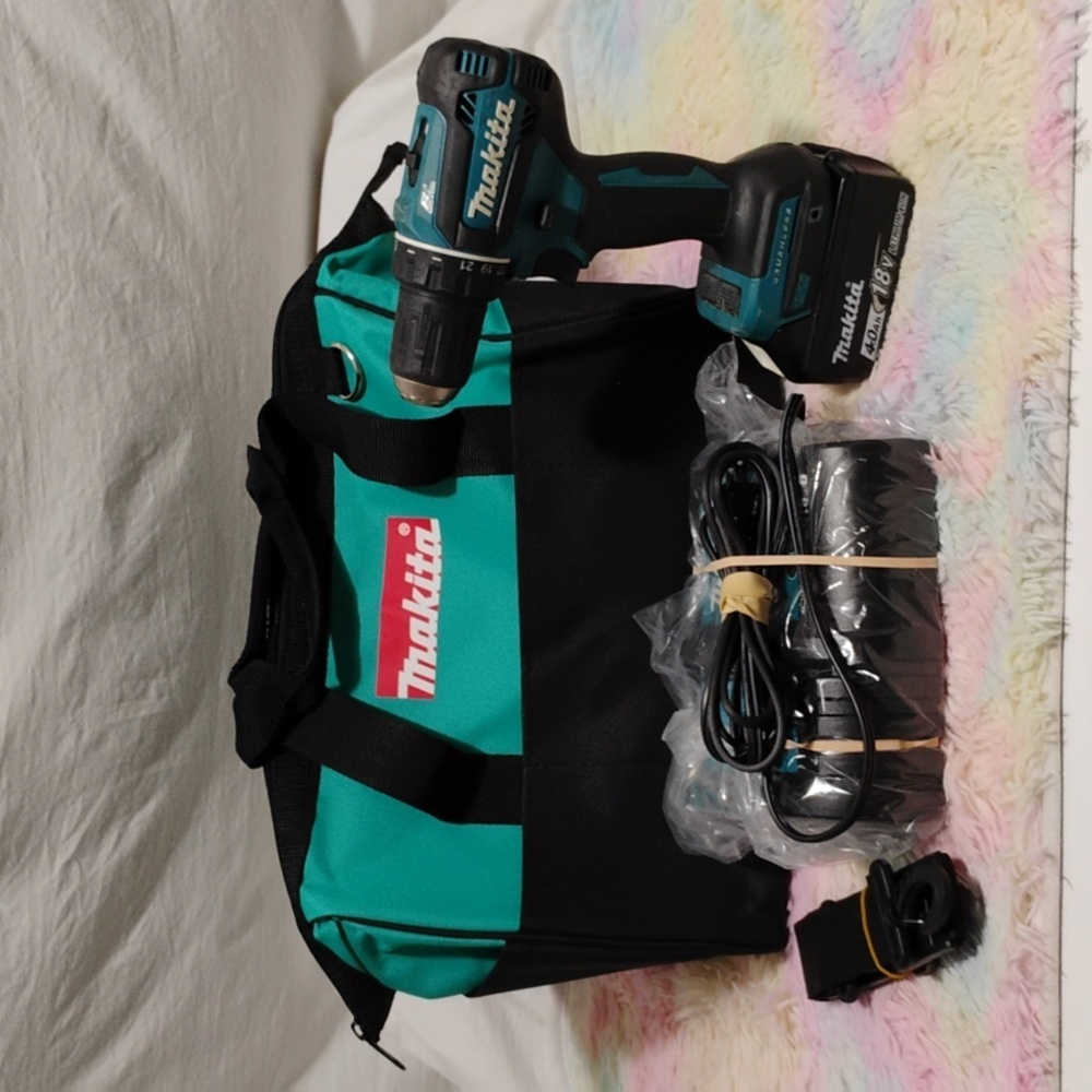 Makita Brushless 18V Drill 1 Battery 1 Charger 1 Carry Bag & Strap Gently Used